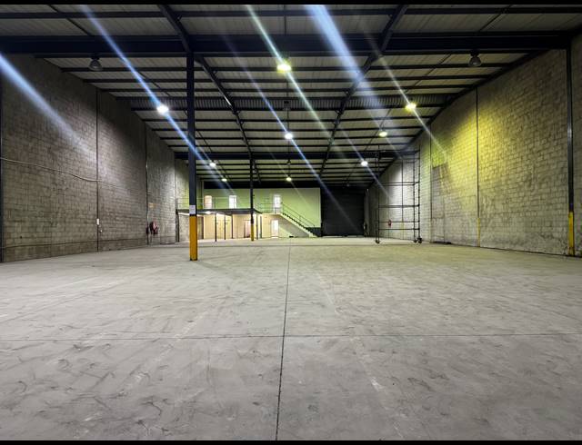 1,069M² WAREHOUSE TO LET IN BRIARDENE